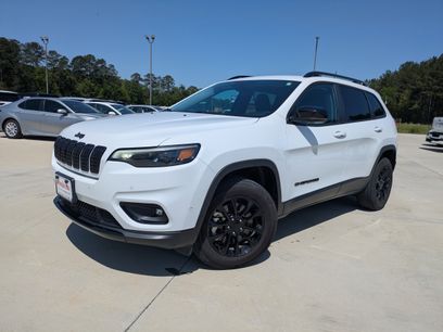 Used 2023 Jeep Cherokee Altitude Lux