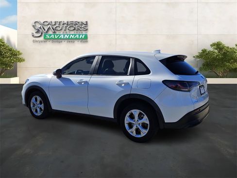 Used 2023 Honda HR-V LX image 3