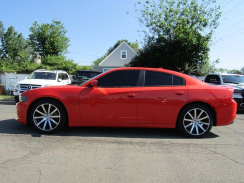 Used 2018 Dodge Charger R/T RWD image 4