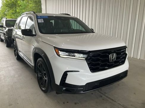 Certified 2025 Honda Pilot Black Edition image 28