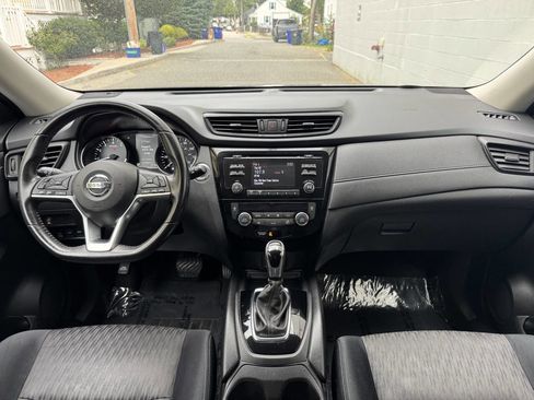 Used 2017 Nissan Rogue SV image 23