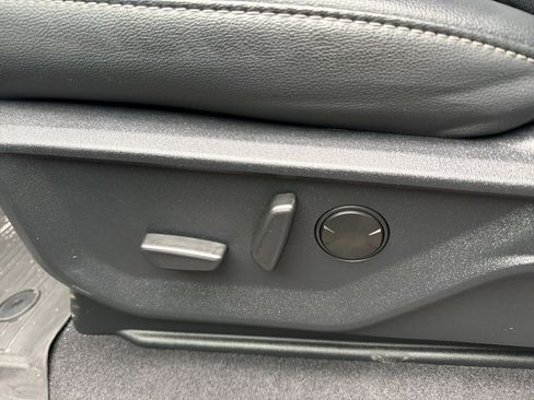 Used 2025 Ford F150 Lariat w/ Equipment Group 501A Mid image 11