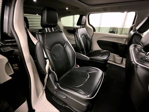 Used 2022 Chrysler Pacifica Limited image 26