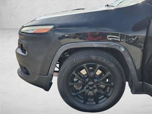 Used 2017 Jeep Cherokee Limited FWD image 11