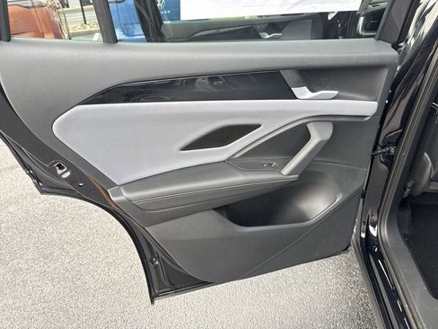 New 2025 Volkswagen Tiguan SE image 23