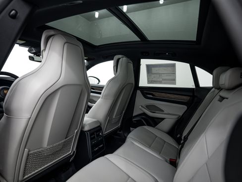 New 2026 Porsche Macan 4 Electric AWD/4WD image 26