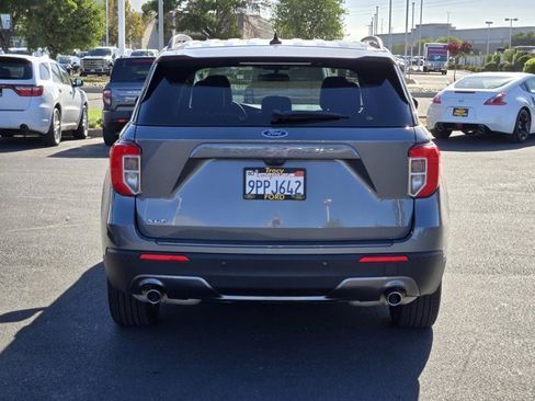 Certified 2024 Ford Explorer XLT w/ Equipment Group 202A RWD image 5