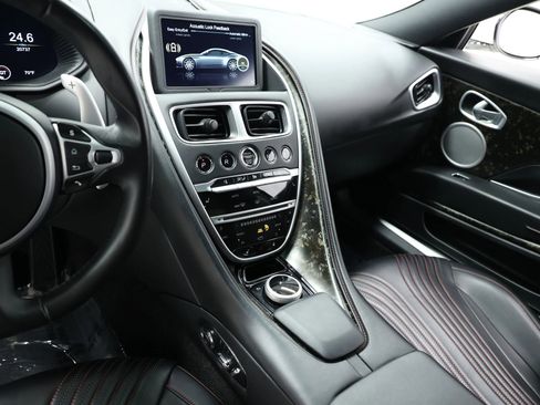 Used 2018 Aston Martin DB11 Coupe image 38