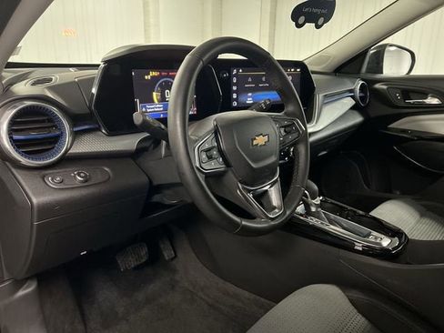 Certified 2025 Chevrolet Trax LT w/ LT Convenience Package image 10