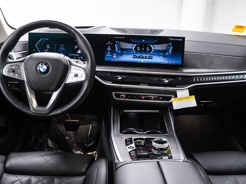 Used 2026 BMW X7 xDrive40i AWD/4WD image 12