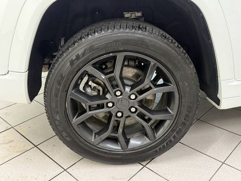 Used 2024 Jeep Grand Cherokee Limited 4xe AWD/4WD image 13