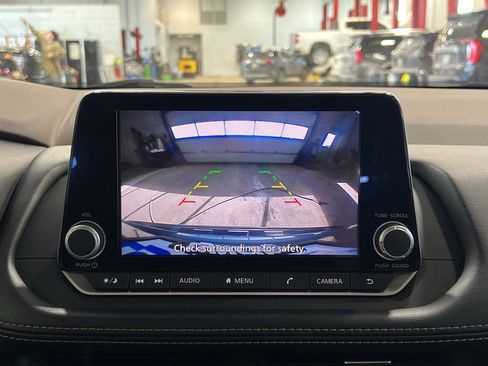 Used 2023 Nissan Rogue SV w/ SV Premium B Package image 25