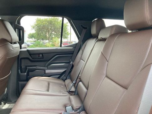 Used 2025 Toyota 4Runner SR5 AWD/4WD image 11