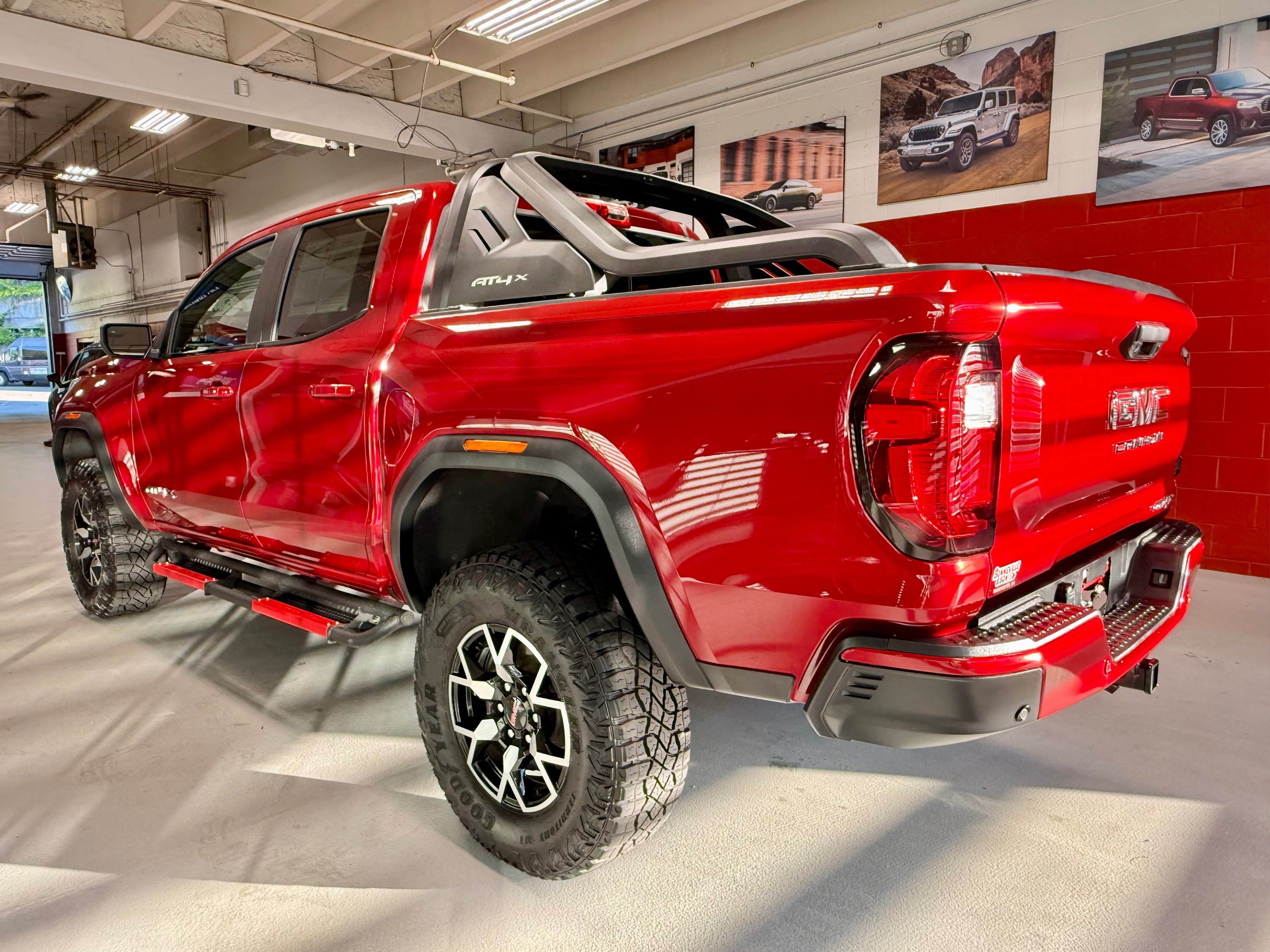 Used 2025 GMC Canyon AT4 w/ AT4X Package AWD/4WD image 5