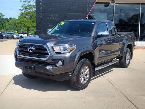 Used 2016 Toyota Tacoma SR5 w/ SR5 Appearance Package (SN) AWD/4WD image 1