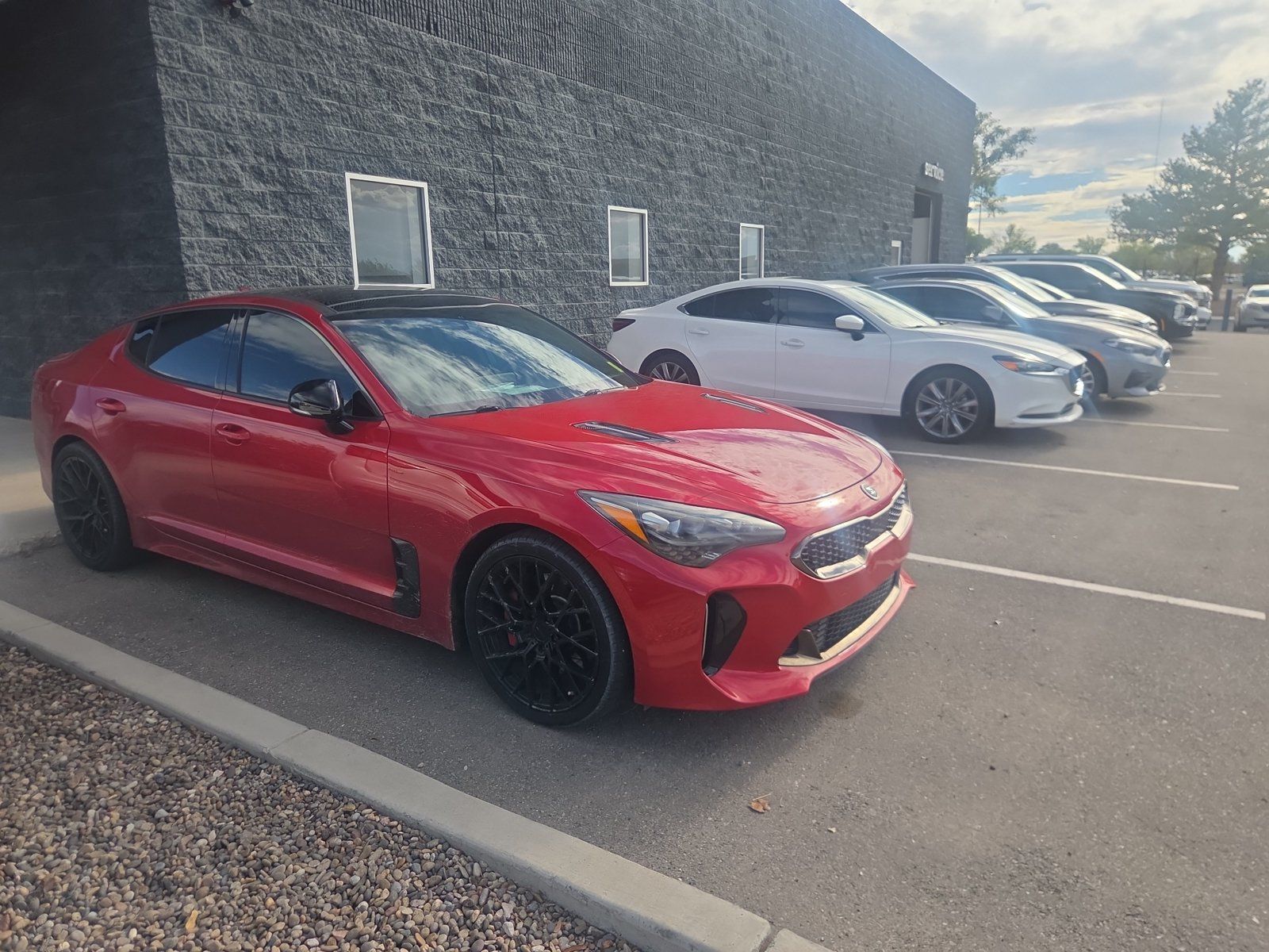 Used 2018 Kia Stinger GT2 RWD image 3