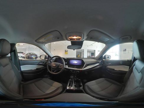 Used 2025 Chevrolet Trax LT FWD image 41