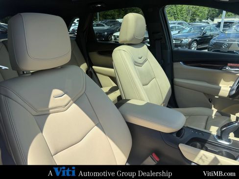 Used 2017 Cadillac XT5 Luxury w/ Driver Awareness Package AWD/4WD image 31