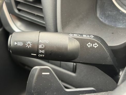 Used 2025 Nissan Rogue SV AWD/4WD image 26