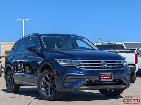 Used 2023 Volkswagen Tiguan SE w/ Panoramic Sunroof Package FWD image 1