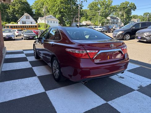 Used 2017 Toyota Camry XLE FWD image 4