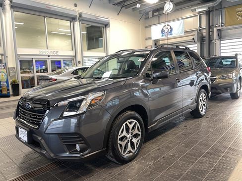 Used 2023 Subaru Forester Premium AWD/4WD image 3