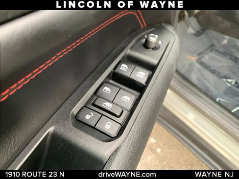 Used 2022 Jeep Compass Trailhawk w/ Trailhawk Elite Group image 13