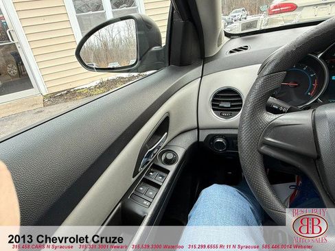 Used 2013 Chevrolet Cruze LS image 18