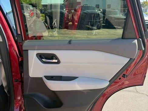 Used 2025 Nissan Rogue SL w/ Tech Package AWD/4WD image 25