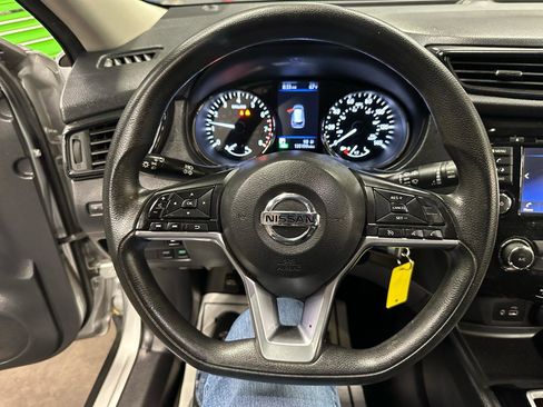 Used 2018 Nissan Rogue S FWD image 17