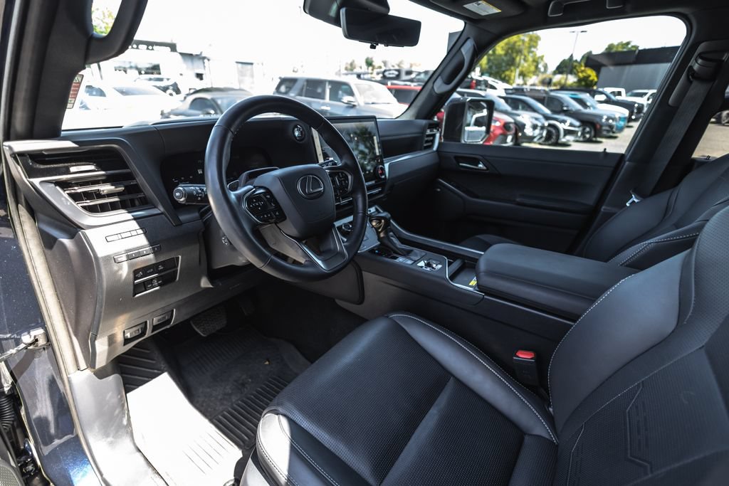 Used 2024 Lexus GX 550 w/ Accessory Package (Z1) AWD/4WD image 16