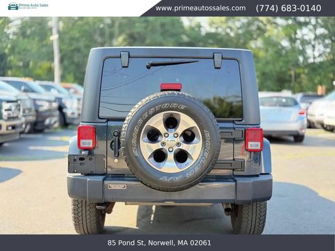 Used 2016 Jeep Wrangler Unlimited Sahara w/ Dual Top Group AWD/4WD image 6