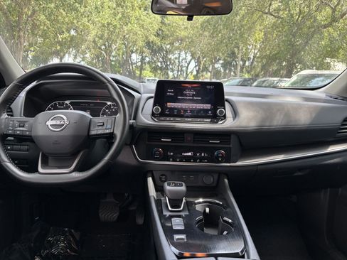Used 2025 Nissan Rogue SV FWD image 34