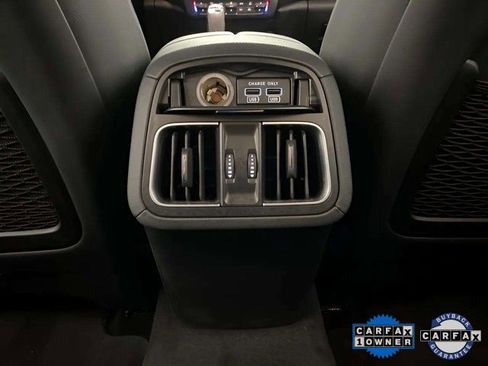 Used 2021 Maserati Levante image 41