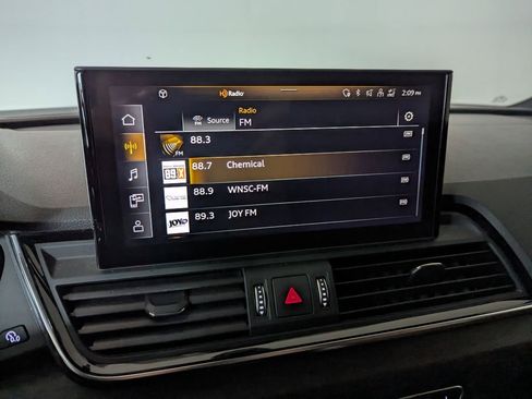 Used 2022 Audi Q5 2.0T Premium w/ Convenience Package image 13