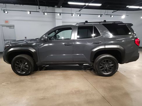 Used 2025 Toyota 4Runner SR5 AWD/4WD image 4