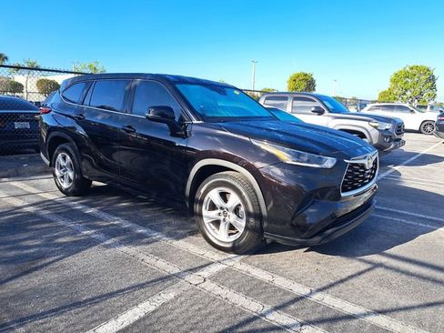 Used 2021 Toyota Highlander L image 3