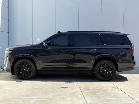 Certified 2024 Cadillac Escalade Sport Platinum w/ LPO, ONYX Package AWD/4WD image 4