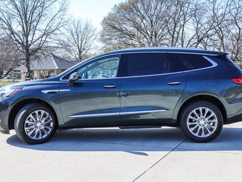Used 2018 Buick Enclave Premium w/ Experience Buick Package image 4