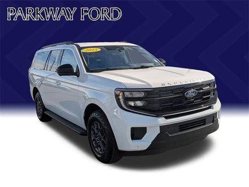 Used 2025 Ford Expedition Max Active image 3
