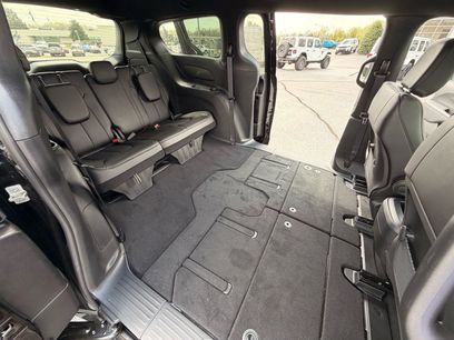 Used 2024 Chrysler Pacifica Touring-L