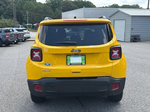Used 2023 Jeep Renegade Latitude w/ Sun & Fun Group AWD/4WD image 6