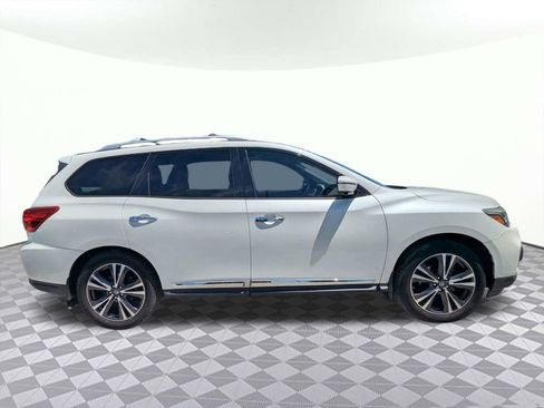 Used 2017 Nissan Pathfinder Platinum FWD image 2
