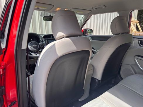 Used 2020 Kia Soul LX FWD image 26