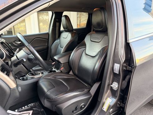 Used 2018 Jeep Cherokee Limited image 13