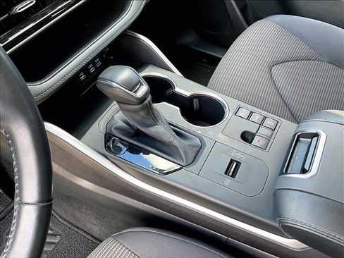 Used 2024 Toyota Highlander LE image 15