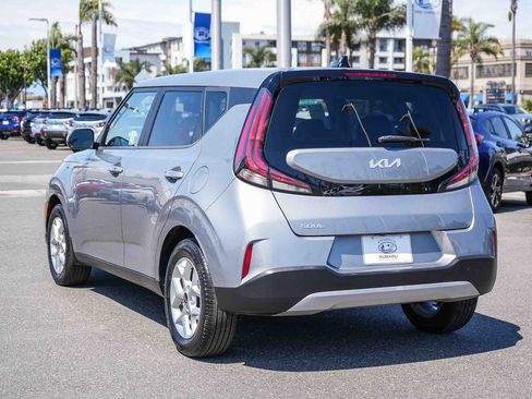 Used 2023 Kia Soul S FWD image 10