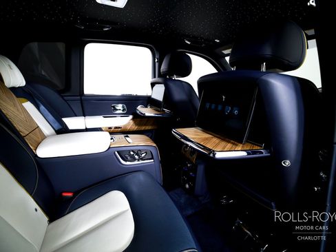 Used 2025 Rolls-Royce Cullinan AWD/4WD image 33