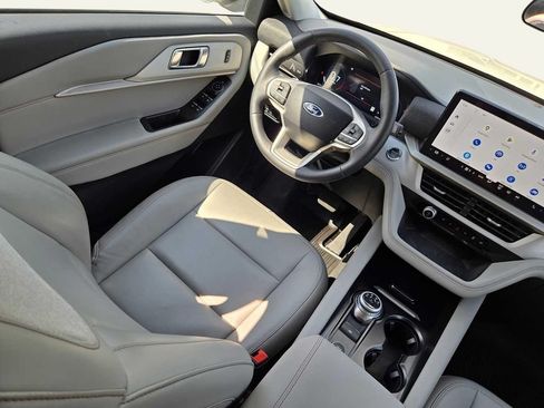Used 2025 Ford Explorer Active w/ Active Comfort Package RWD image 19