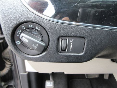 Used 2020 Dodge Grand Caravan SXT FWD image 23